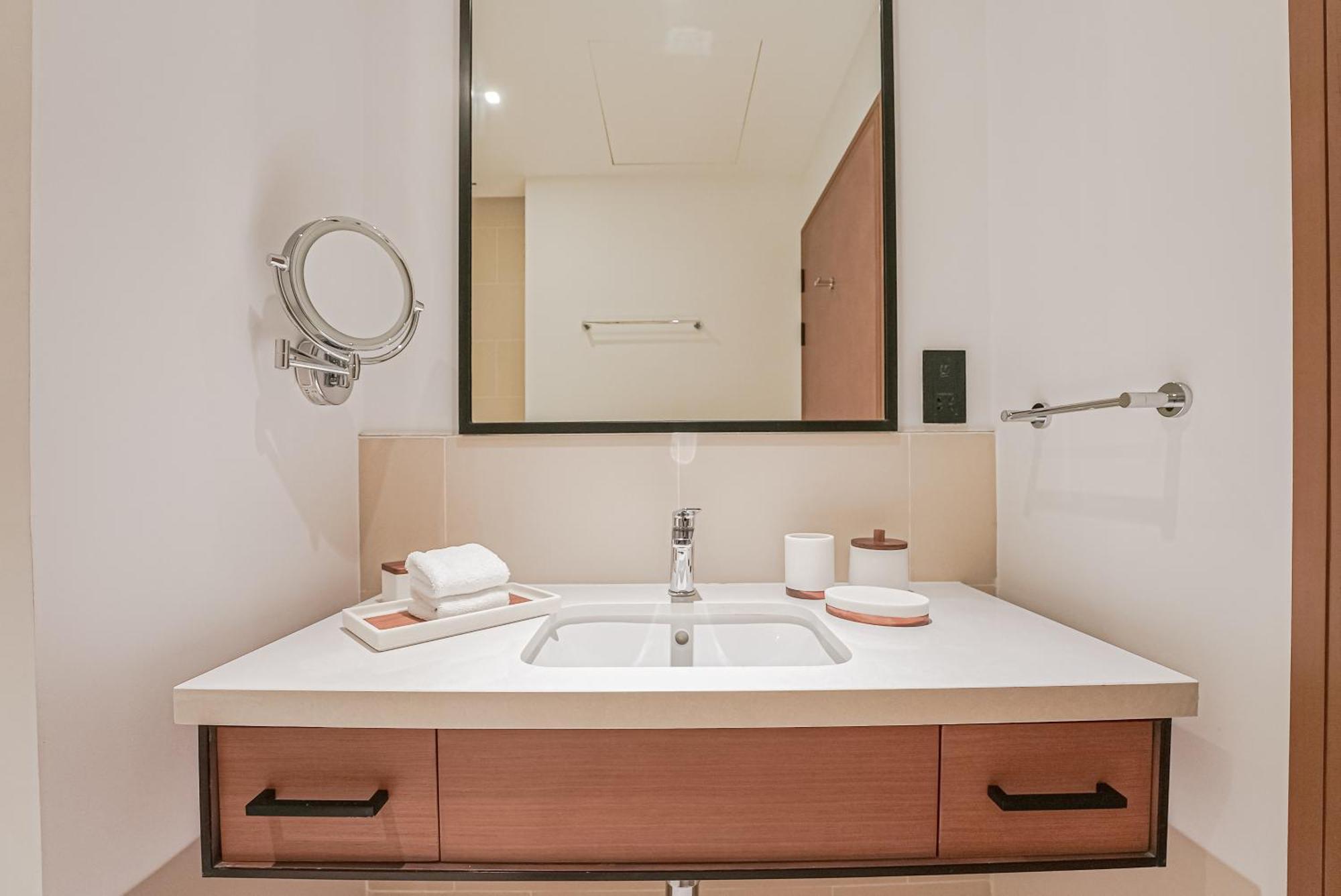 Modern 2Br High Floor Haven In Vida Dubai Marina Appartement Buitenkant foto